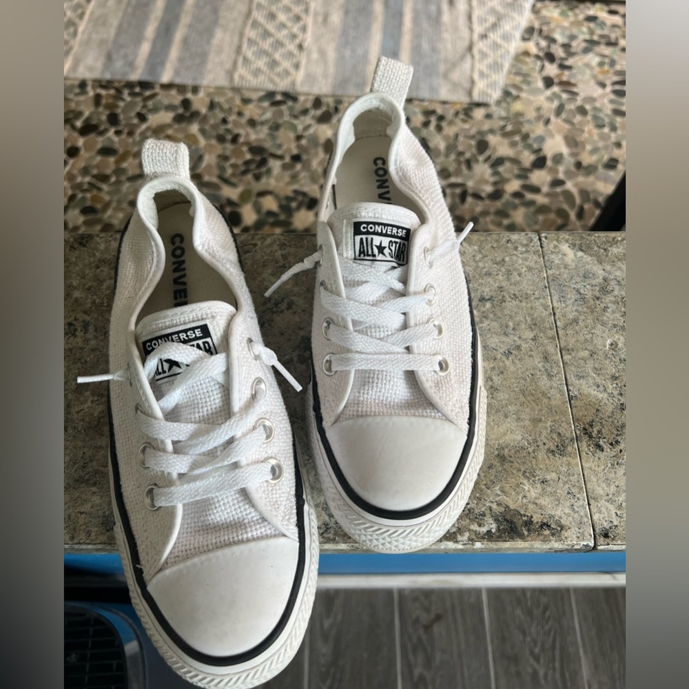 Women size 7 converse slip on sneaker